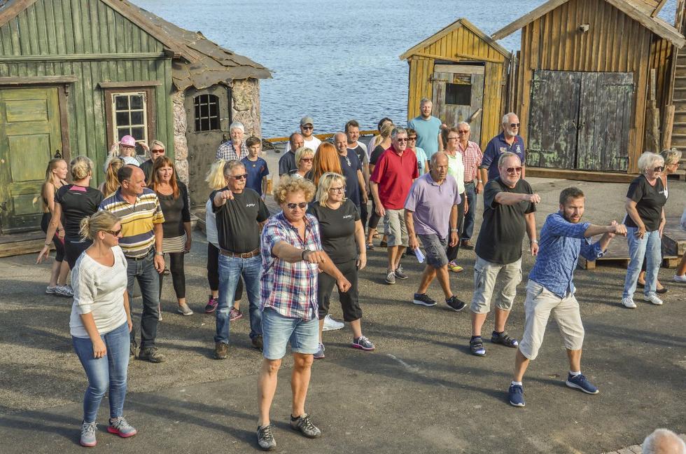 Koreografiprøve uten koreograf Aina blir bare tull. Heldigvis er hun tilbake i morgen.