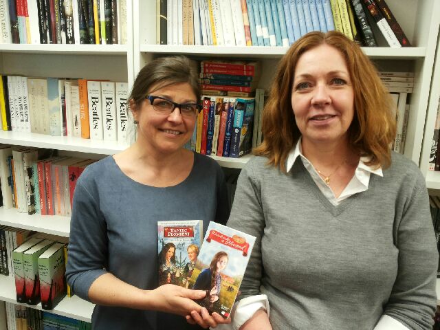 Bildetekst: Magdalena Wytrebowicz fra forlaget Nordipress i Polen sammen med Åsfrid Hegdal i Cappelen Damms Agency, som selger rettigheter til utlandet.