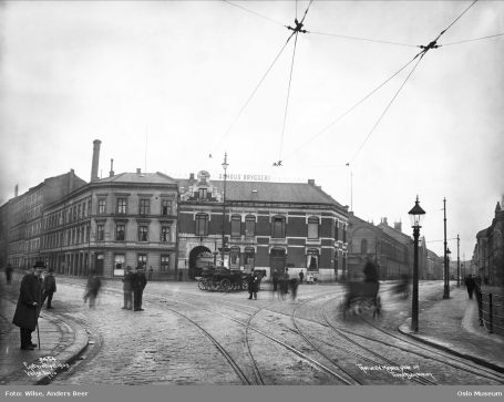Schous bryggeri på nedre Grünerløkka . Driften er for lengst nedlagt, men et mikrobryggeri har åpnet i den gamle bryggerhallen.