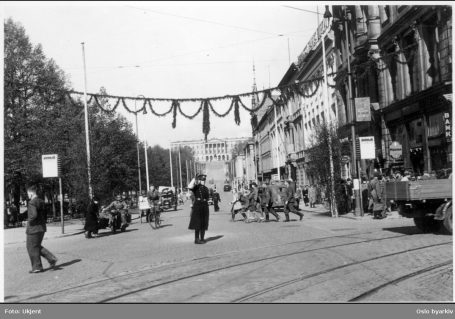 Tyske soldater på Karl Johan. Foto: Ukjent / Oslo byarkiv