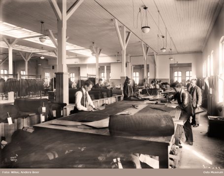 Norsk konfeksjonsfabrikk. Foto: Wilse, Anders Beer / Oslo Museum